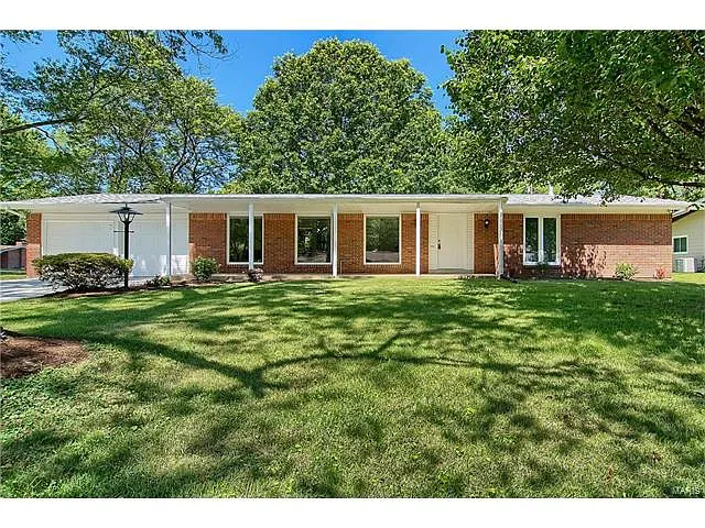 1501 Fontana Dr photo 1