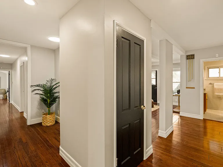 6213 S Corning Ave — Photo 21