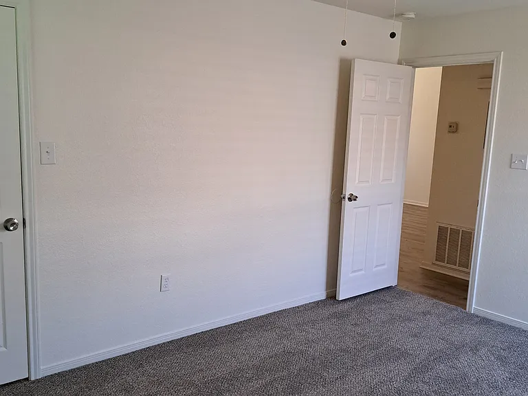806 Redwood Ln — Photo 22