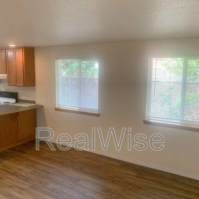 2 bed, 2.0 bath, 1000 sqft, $1,550 — Photo 4