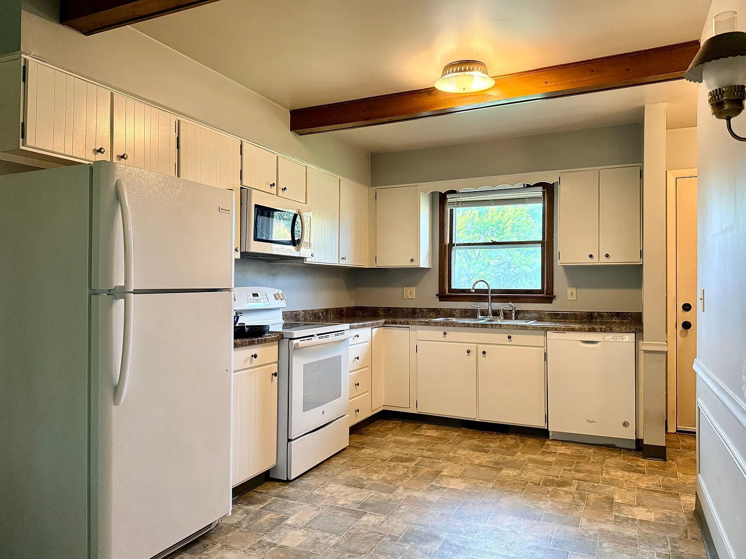 2 bed, 1260 sqft, $1,450 — Photo 3