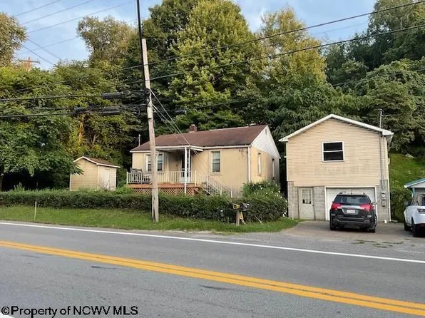 3734 Earl L Core Rd, Morgantown, WV 26508
