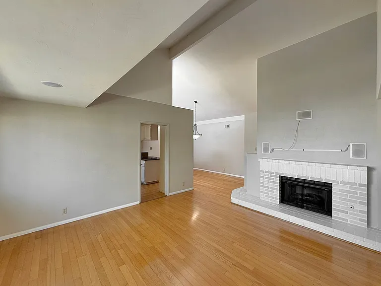179 Bronze Way — Photo 3