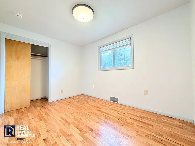 319 104th St E — Photo 17
