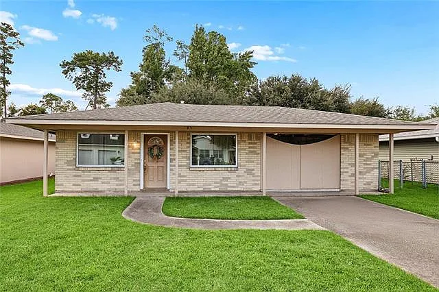 3 bed, 1.5 bath, 1256 sqft, $1,525 — Photo 1