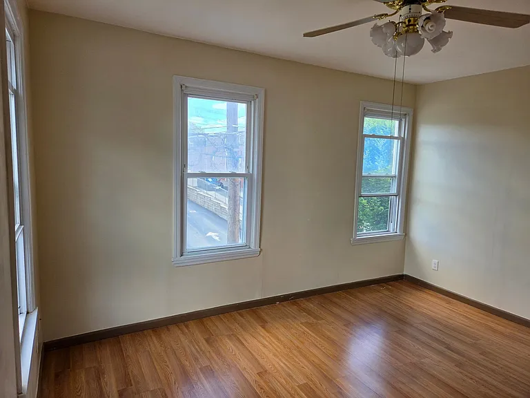 27 Passaic Ave — Photo 7
