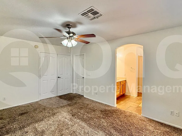 611 W Liberty Ln — Photo 8