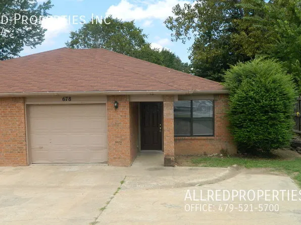 678 W Martha Dr, Fayetteville, AR 72703