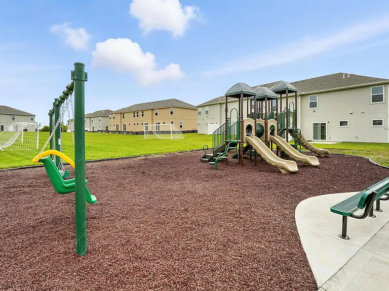 Barry West Townhomes — Photo 36
