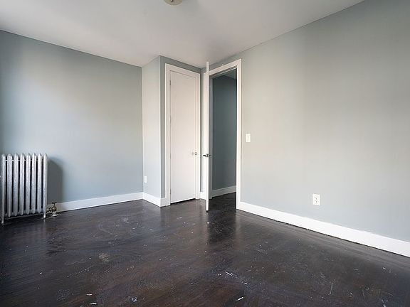 5th image of 568 W 192nd St APT 32