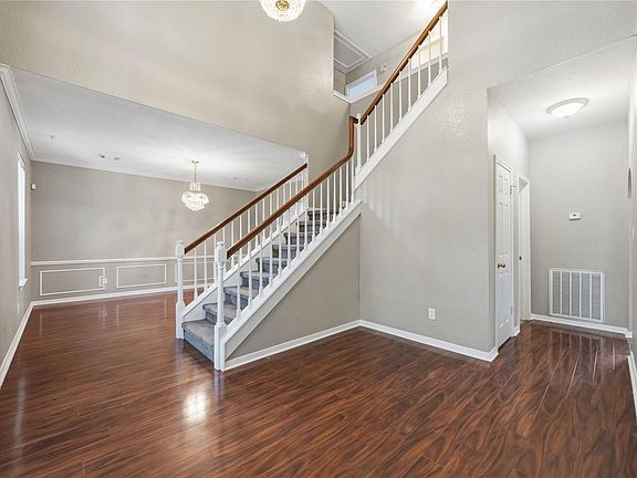 3rd image of 4712 Broadmoor Dr
