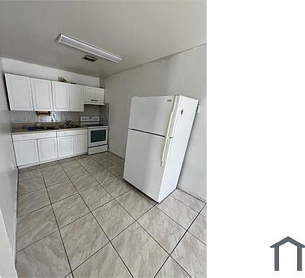 3rd image of 334 E 21st St #5