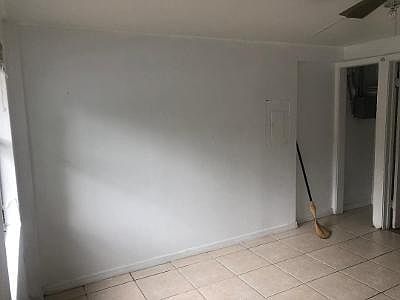 2nd image of 2253 Bay St