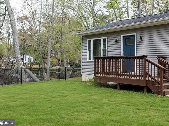 2nd image of 20 Columbine Ave