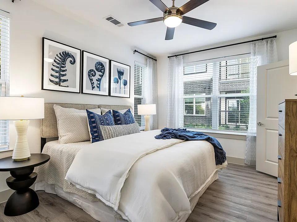 Avelyn Manor apartments community photo