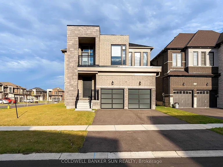 166 Prince Charles Cres — Photo 1
