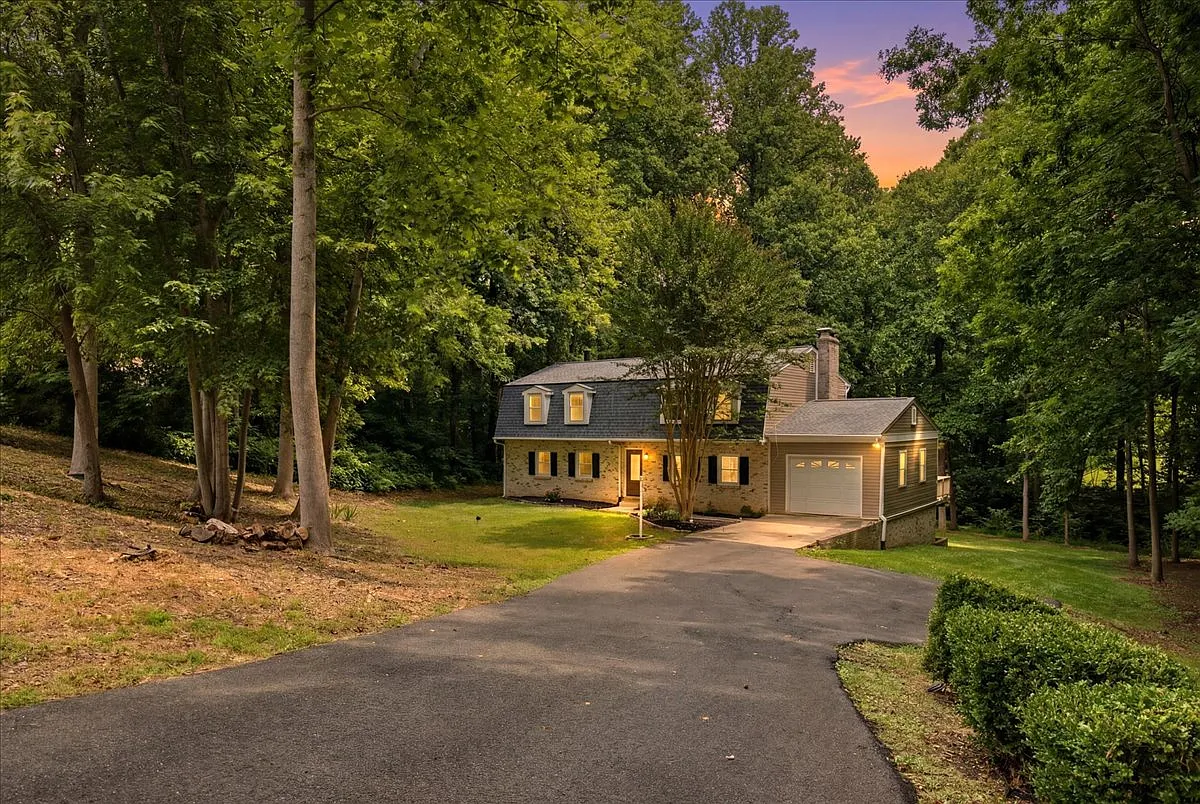 5 bed, 3358 sqft, $3,900 — Photo 1