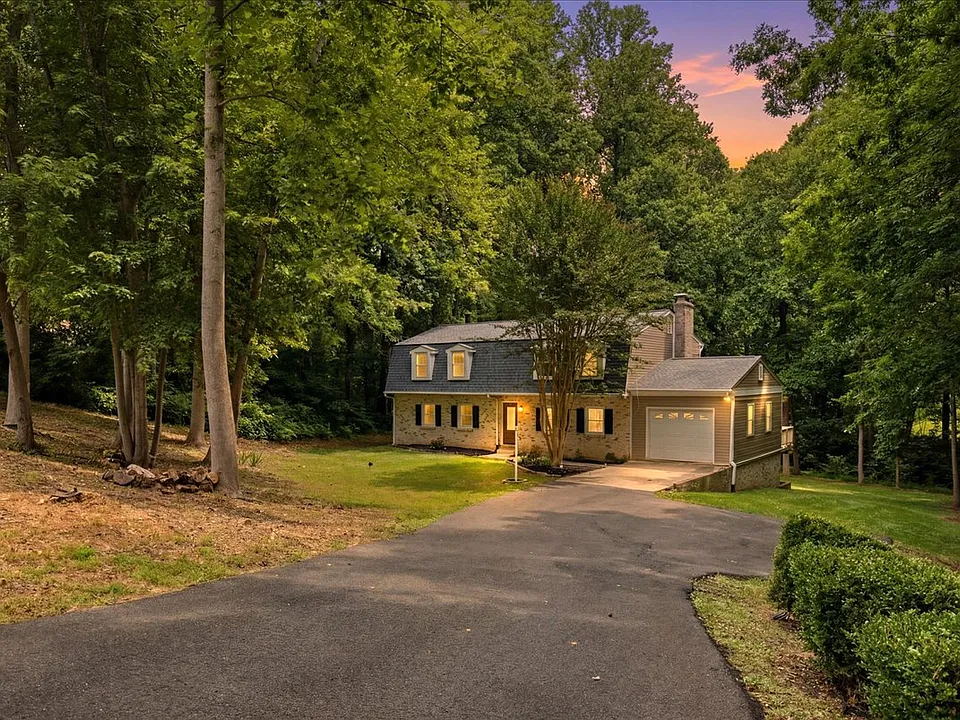 8827 Lafayette Dr