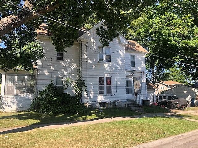 2nd image of 906 W 7th St