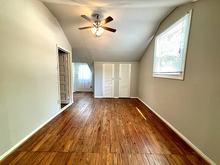 369 Sterling St NE — Photo 3