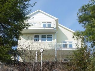 N8512 Booth Lake Hghts Rd, East Troy, WI 53120