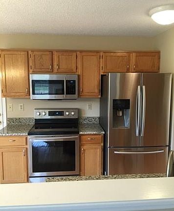 2nd image of 3112 Meadow Glen Pl