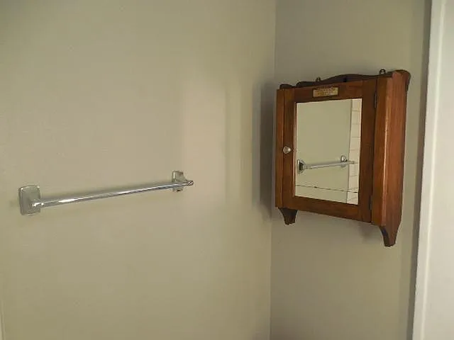 2 bed, 1200 sqft, $985 — Photo 4