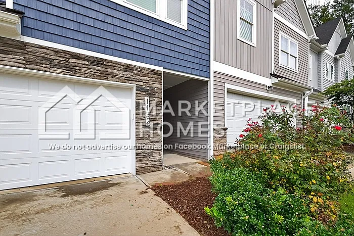 3 bed, 2.5 bath, 2005 sqft, $2,177 — Photo 3