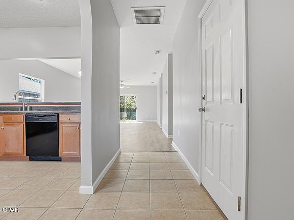 5th image of 2902 Cocoa Ct