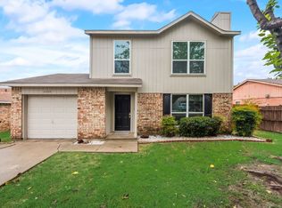 2209 Foxcroft Ln, Arlington, TX 76014