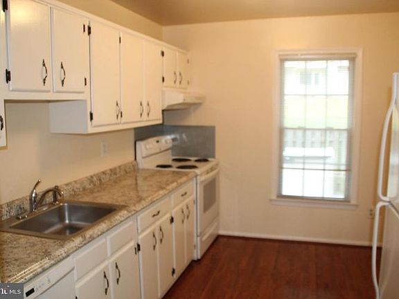 5th image of 2786 Knollside Ln