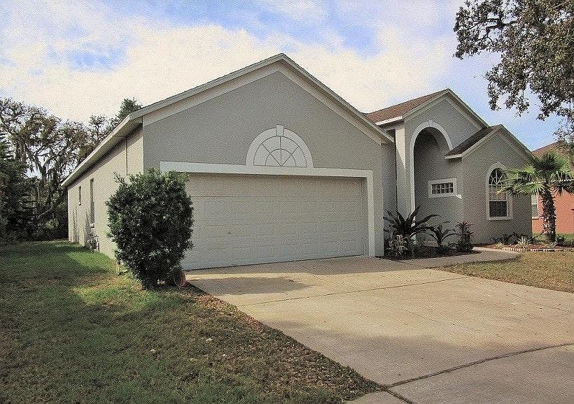 Viewings will be after 3/27.   Move in as early as 4/01.