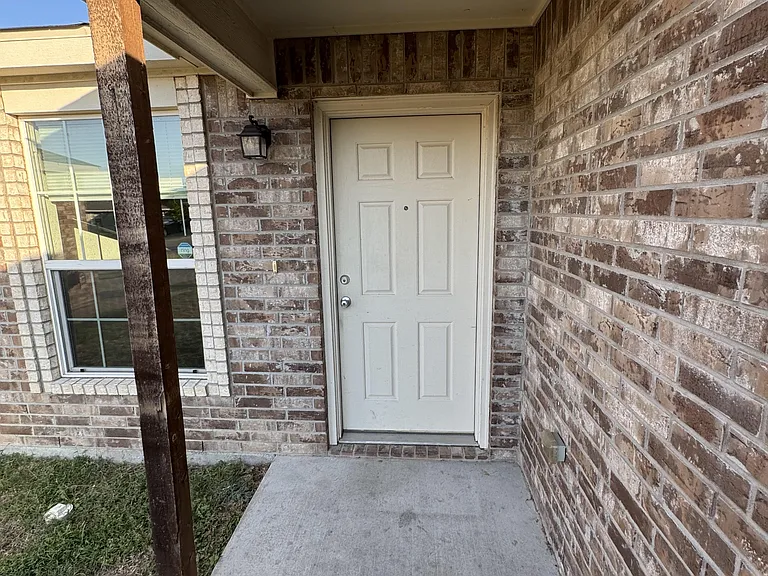 221 Gibson St #B — Photo 2