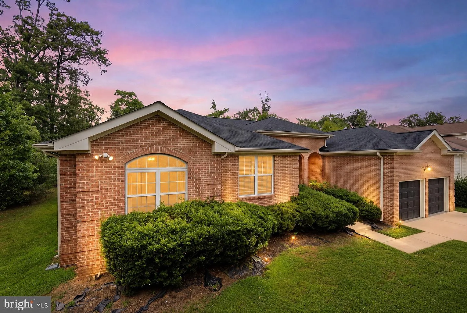 5 bed, 3.5 bath, 7184 sqft, $5,000 — Photo 1