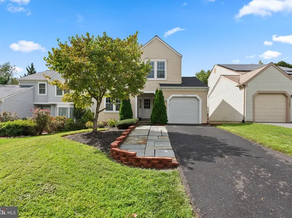 11206 Valley Bend Dr, Germantown, MD 20876