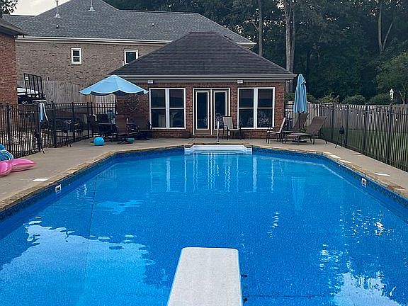 2nd image of 104 Clear Springs Cir