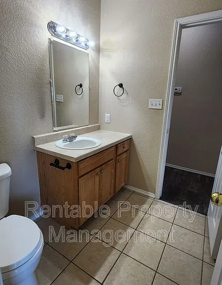 110 Collett Ct — Photo 8