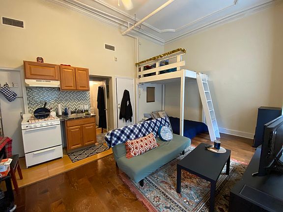 5th image of 2123 Walnut St APT 3F