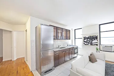 Rented by R New York