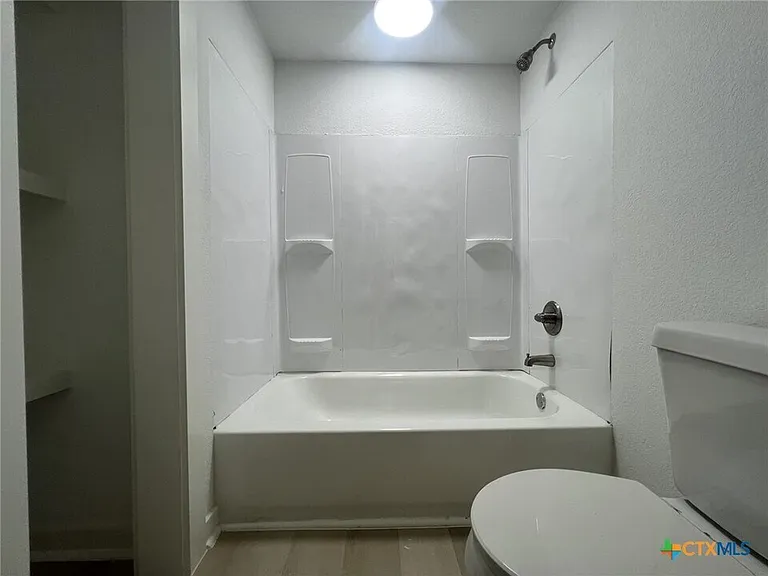 201 Lowery Dr #202 — Photo 5