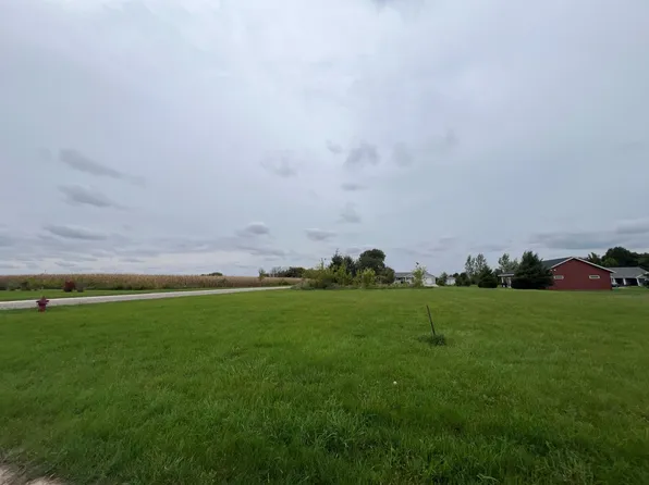620 5th St, West Concord, MN 55985