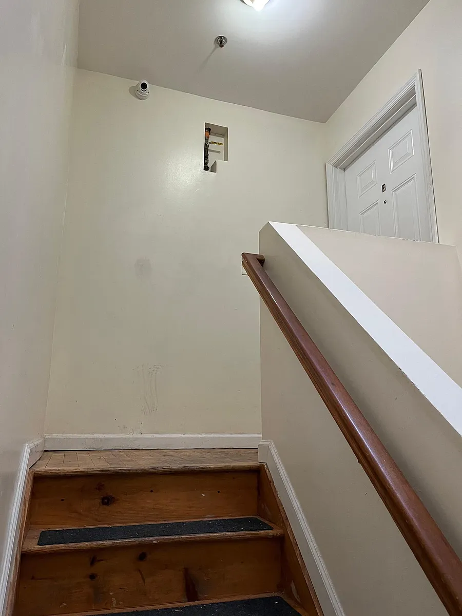 Building Photo - 678 E 233rd St #3