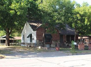 204 W Harrell St, Cleburne, TX 76033