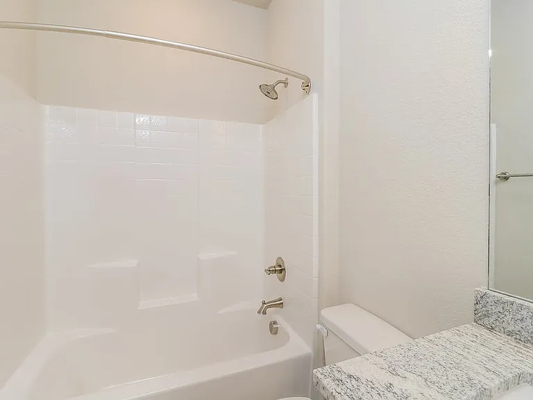 1213 Summerset Ln — Photo 16