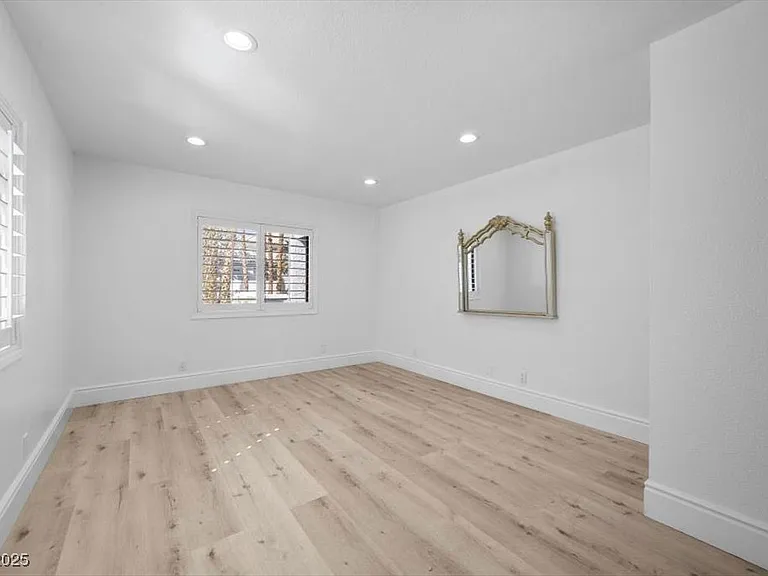 1695 Montessouri St — Photo 29