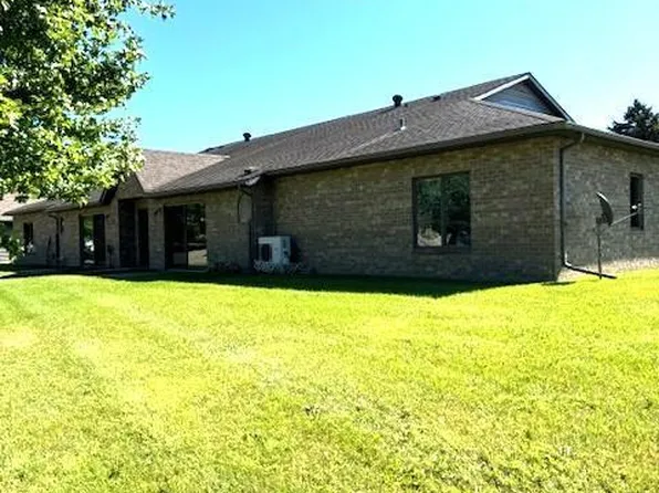 300 10th Ave SE APT 104, Pelican Rapids, MN 56572