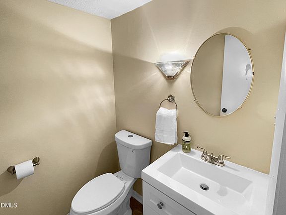 4th image of 1409 Foxwood Dr