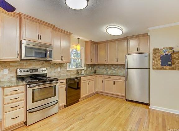 5th image of 2344 23rd Avenue Dr NE