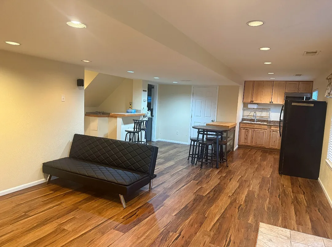 627 Huntington Pl — Photo 3