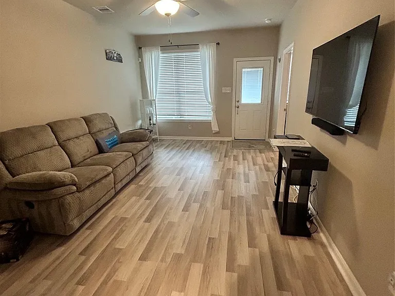 2555 Terrace Point Dr — Photo 8